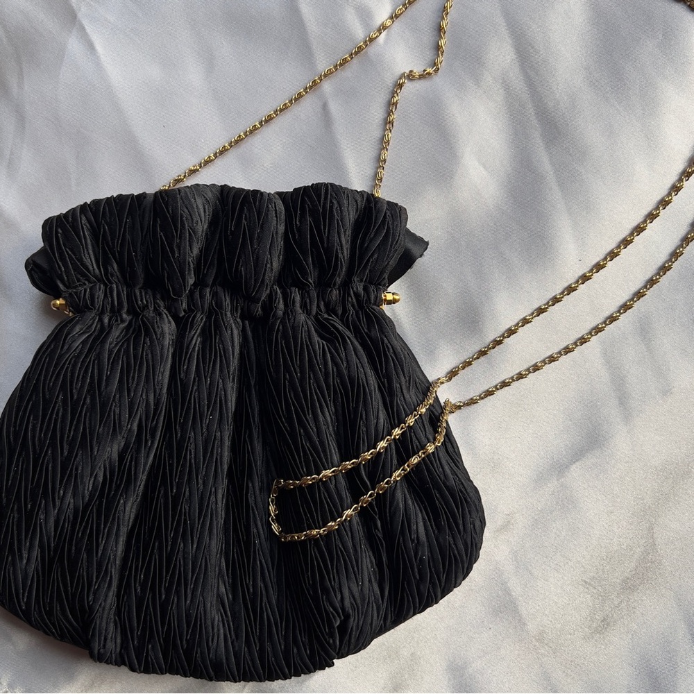 Vintage Women’s Black Satin Goldtone Chain Strap kissLock Closure Evening Bag